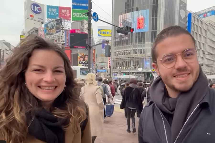 フランス人の（左から）ルイーズさんとマーティンさん（画像はスクリーンショット）