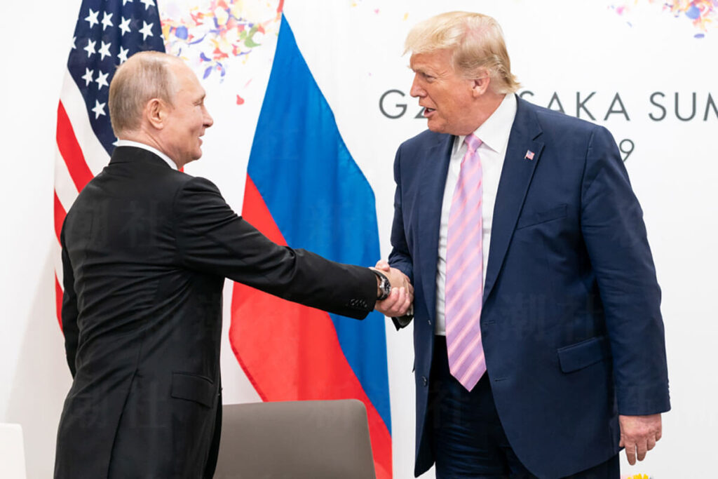 「怒りを覚えた」トランプ氏がロシア産原油を巡る「関税宣言」 鼻っ柱を折られたプーチン氏は停戦を受け入れるか（デイリー新潮） - Yahoo!ニュース - Yahoo!ニュース