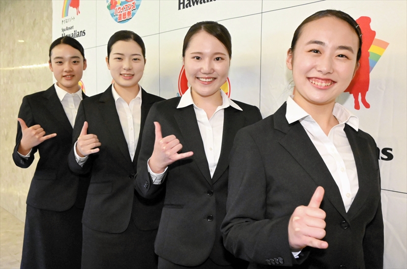 意気込む（左から）渡辺さん、増田さん、豊田さん、清野さん
