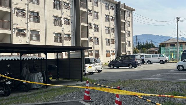 【速報】県営団地で女性倒れ死亡 刃物で刺された跡 殺人の疑いで捜査 山梨（YBS山梨放送） - Yahoo!ニュース