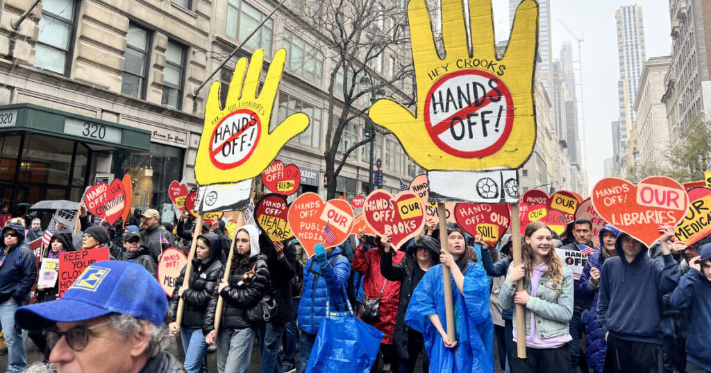 「抗議をすることすら怖い…」。ニューヨークを埋め尽くした「4月の反トランプデモ」、そこで起きていた「おそるべき異変」をご存知ですか？ 「アメリカのZ世代」にも「意外な変化」があらわれていた（現代ビジネス） - Yahoo!ニュース