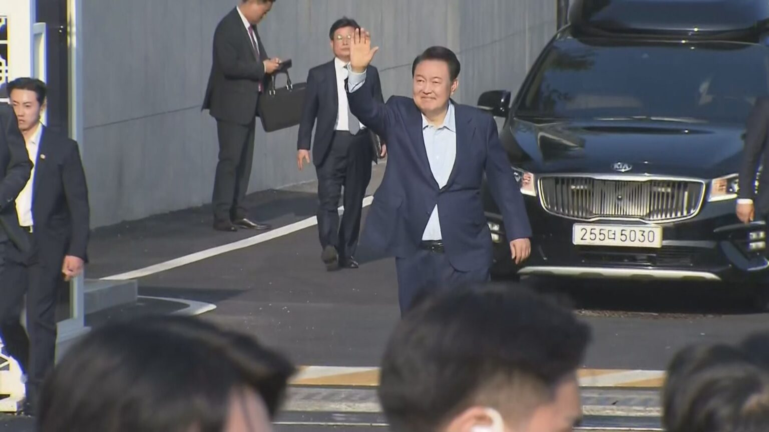 韓国警察が大統領官邸の家宅捜索に着手　拘束を阻止した疑い（TBS NEWS DIG Powered by JNN）