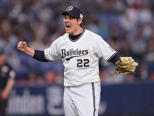 オリックス対日本ハム　9回表日本ハム1死一塁、九里はレイエスを遊ゴロ併殺に仕留め雄たけびを上げる（撮影・上山淳一）