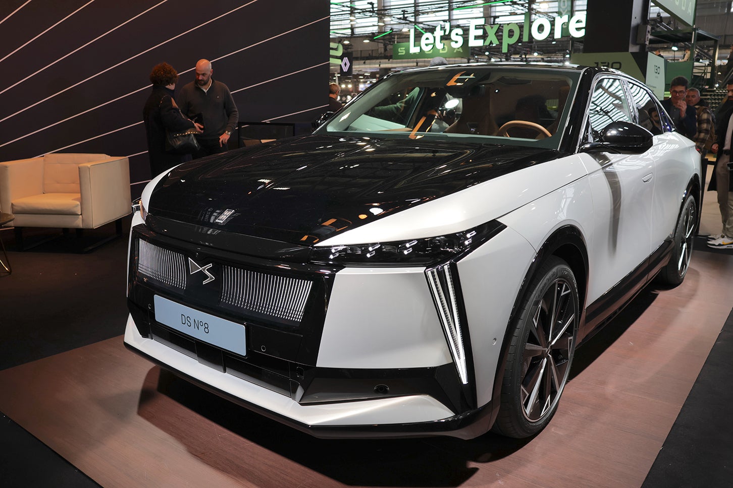 「N゜8」はDSブランド初の量産フルEV。イタリアにあるステランティスのメルフィ工場で生産される。