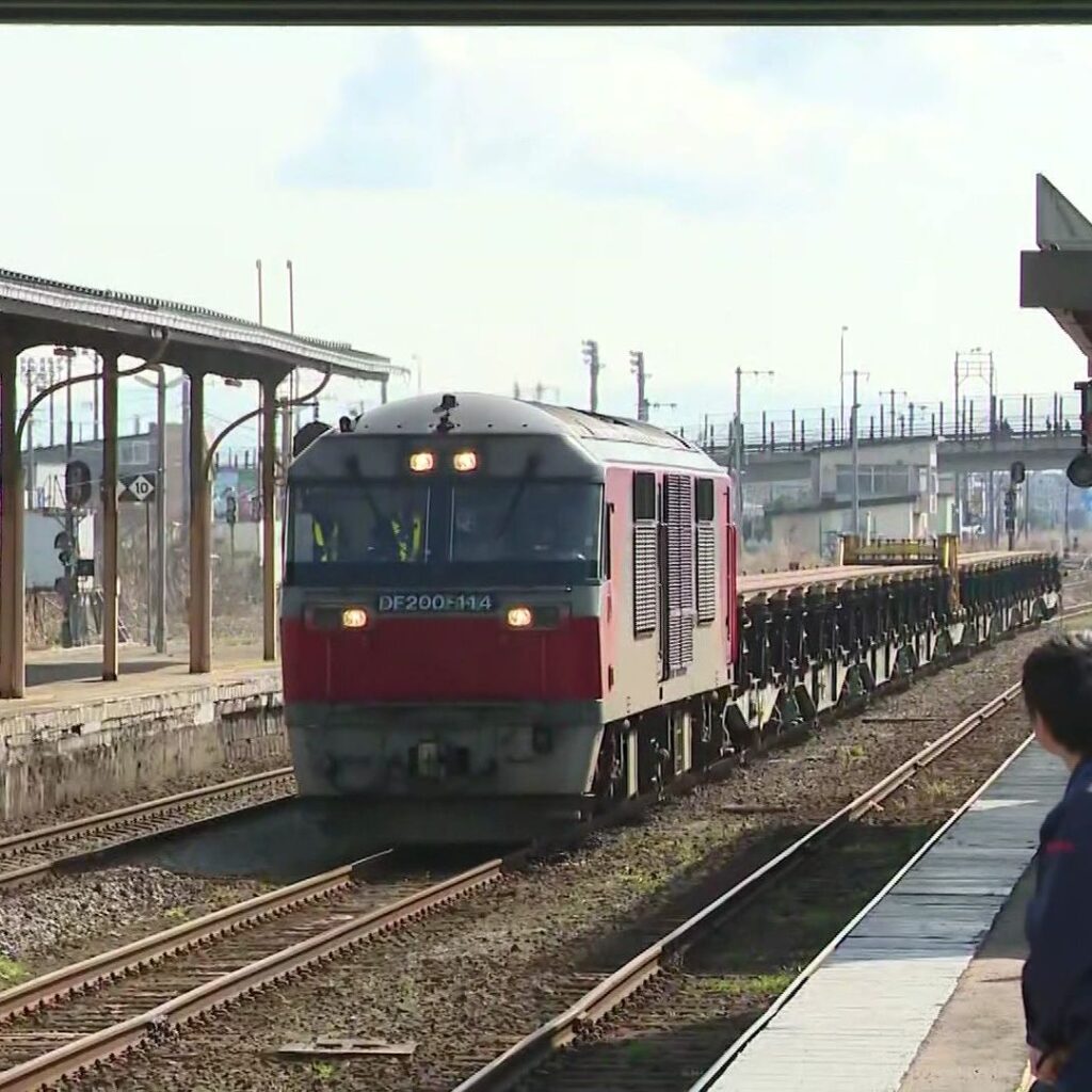 【北海道新幹線】テレビ塔の高さより6m長い“150m”のレール到着―青函トンネル経て鉄路で初めて「こんなに長いとは」「生きているうちに開業を」長万部町民の期待高まる…3年かけて『400本』順次輸送へ(北海道ニュースUHB) – Yahoo! – Yahoo!ニュース 【北海道新幹線】テレビ塔の高さより6m長い“150m”のレール到着―青函トンネル経て鉄路で初めて「こんなに長いとは」「生きているうちに開業を」長万部町民の期待高まる…3年かけて『400本』順次輸送へ(北海道ニュースUHB) - Yahoo! - Yahoo!ニュース