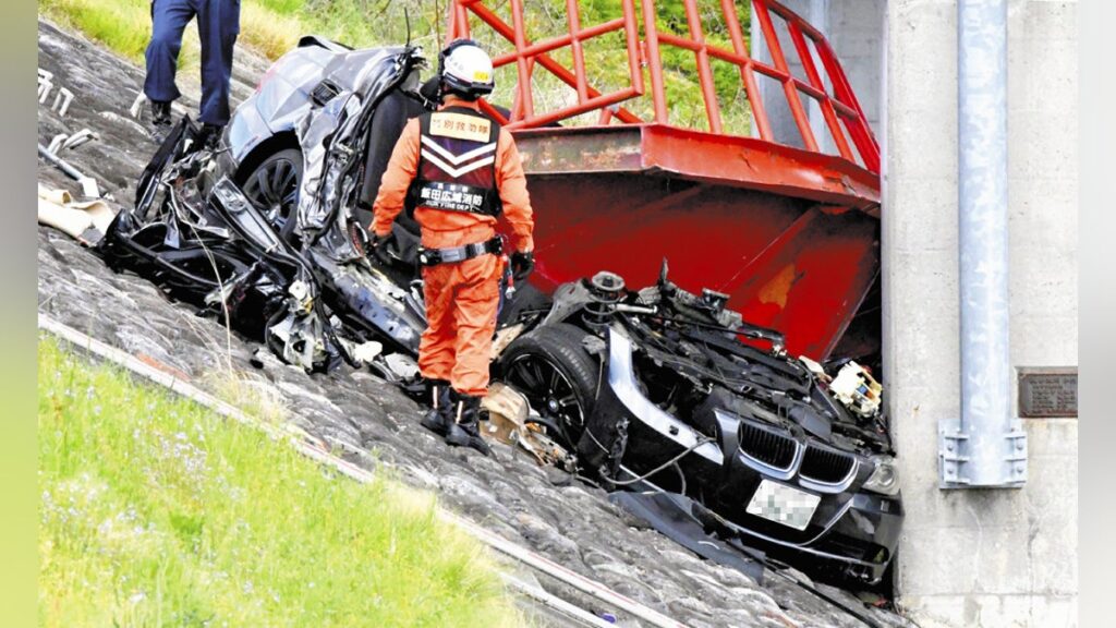 長野・飯田の水門衝突事故、道路が一部盛り上がり「スピード出すと一瞬ふわりと浮く場所」 - 読売新聞オンライン