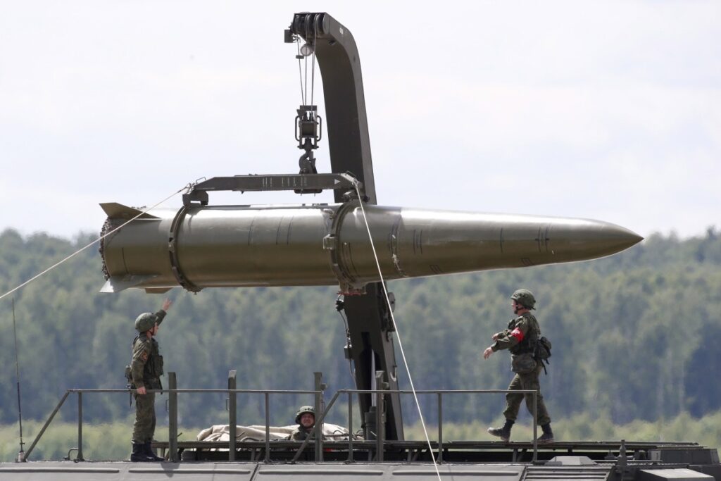 ロシア武器庫が巨大爆発…凄まじい「火の玉」が吹き上がる様子を撮影、直前に「ドローンの音」証言も（ニューズウィーク日本版） - Yahoo!ニュース - Yahoo!ニュース