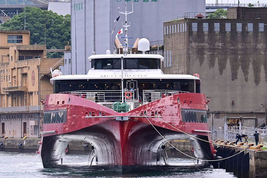 虚しさ漂う「クイーンビートル」の最後 JR九州希望の新造船が5年で“争奪戦”になるまで 「良い船だと今でも思う」 - 乗りものニュース