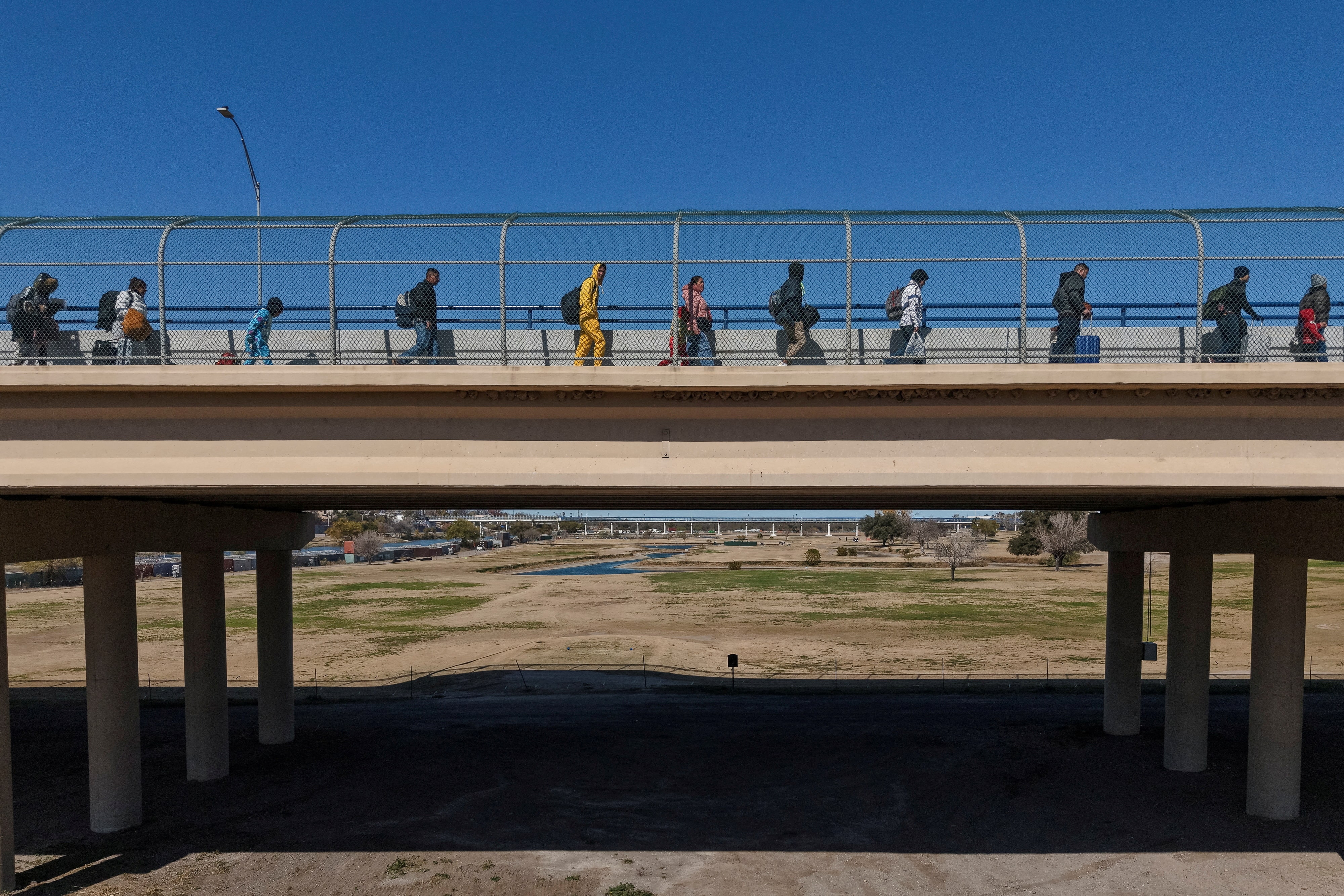 米・メキシコ国境の不法越境者、1月は2.9万人　20年以来の低水準