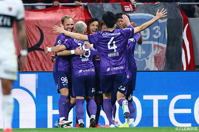 前田の移籍後初ゴールで広島が首位の鹿島を撃破！ダービーを制した川崎Ｆが3位浮上【サマリー：明治安田Ｊ１ 第8節】