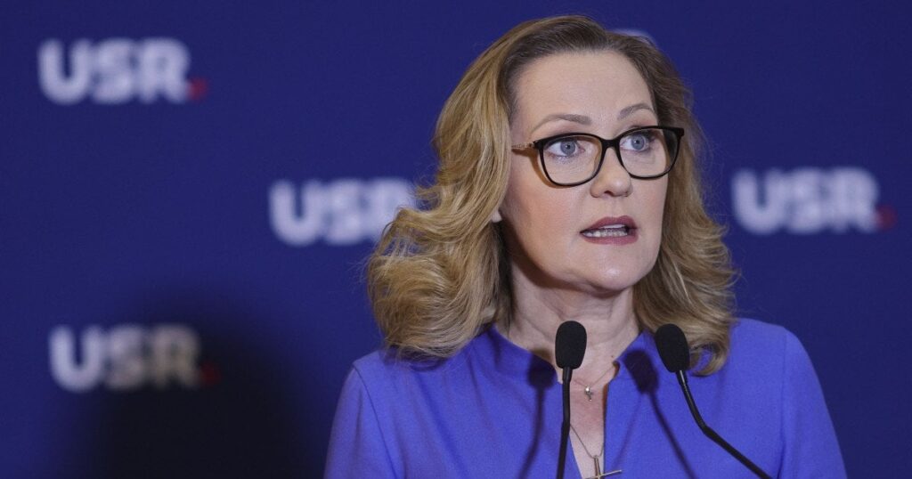 USRが大統領選挙にNicușor Danを支援することを決定した後のElena Lasconiの反応：断固として、私は撤退しません