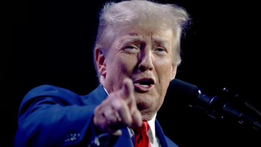 トランプはゼレンスキー、バイデン、プーチンを戦争のせいにします