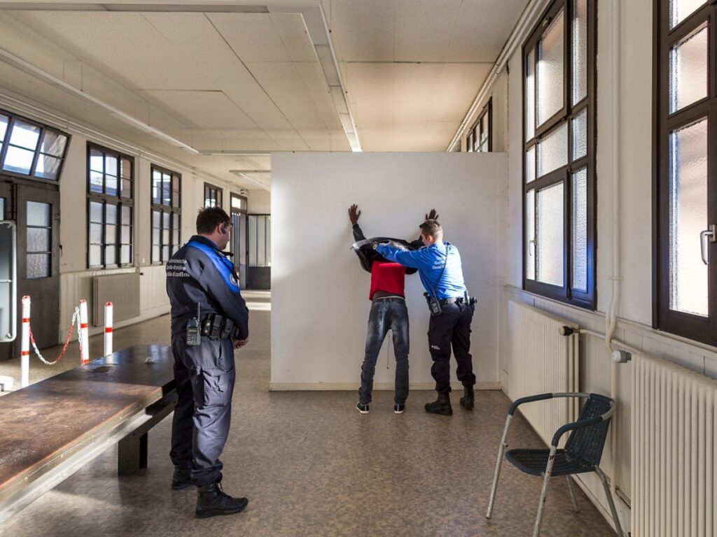 スイスは、外国の犯罪者に対するタスクフォースを設立します