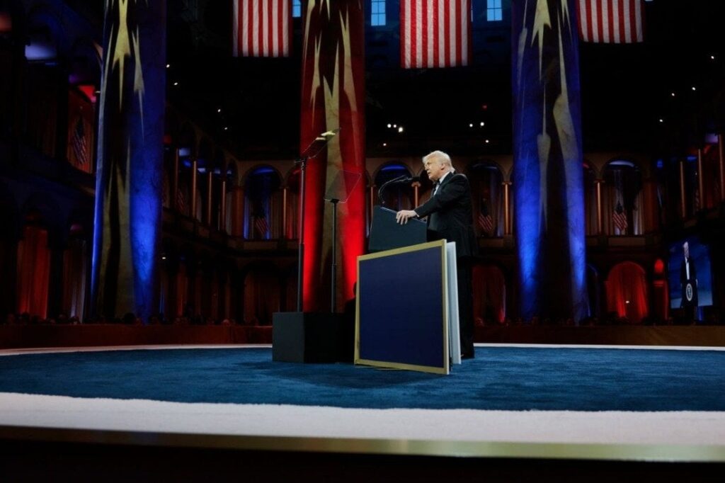 トランプ氏、関税は「世界との戦争」から一転 「全く戦争ではない」―「協定を結ぼうと必死になっている」