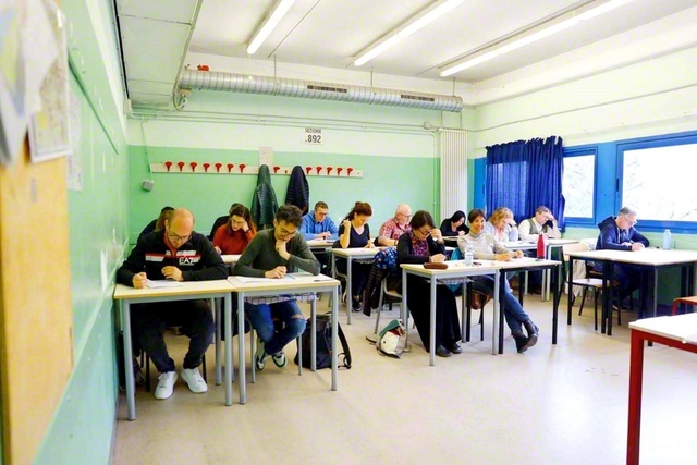 教学試験を通して生命尊厳の哲学を深めた（13日、トリノ市内で）
