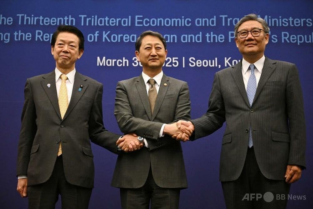 日中韓が貿易相会合、自由貿易強化で合意