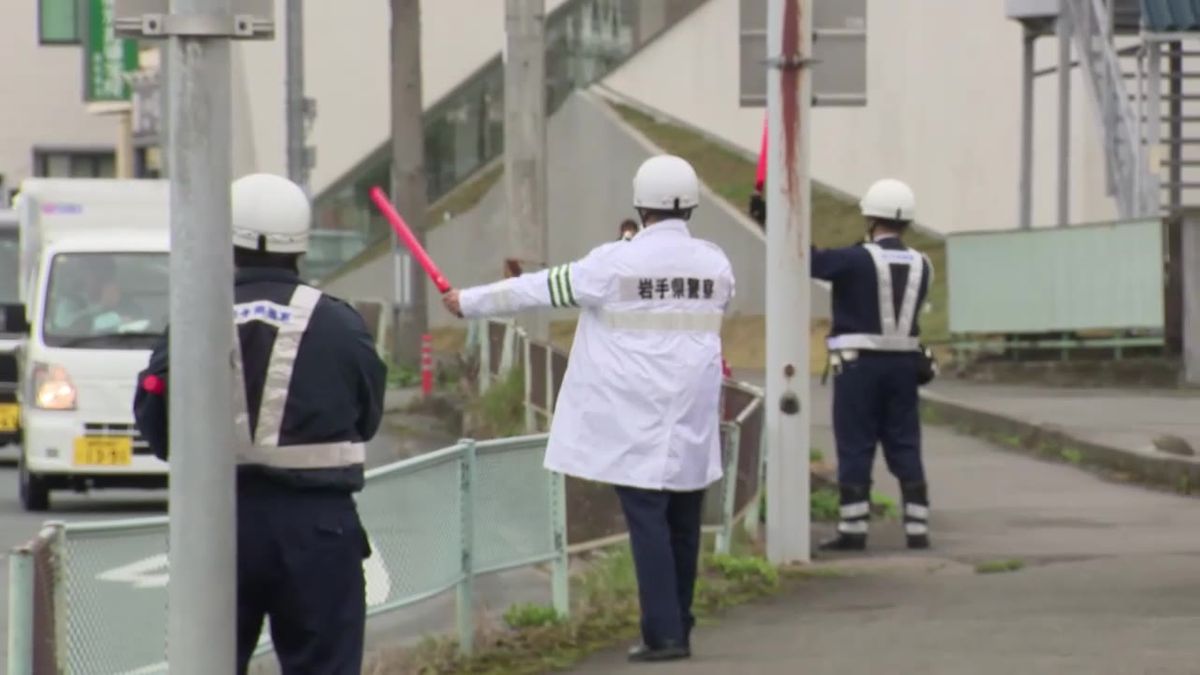 通学路で全国一斉に交通安全の街頭指導　春の交通安全運動最終日　岩手県盛岡市