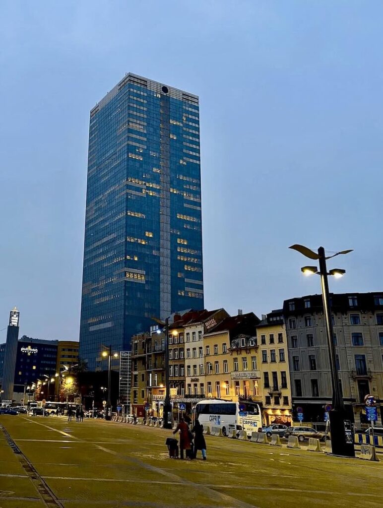 なぜベルギーは200mを超える建物のない西ヨーロッパで唯一の主要な国なのですか？