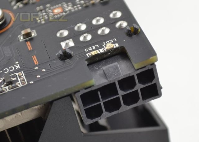 8ピンコネクタを備えた壊れたビデオカードを探しています