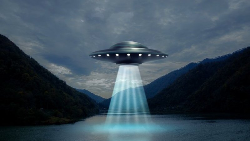 「間違いなくUFOを見た」夜空に謎の渦巻きが現れる…SNSには画像の投稿相次ぐ｜Pen Online
