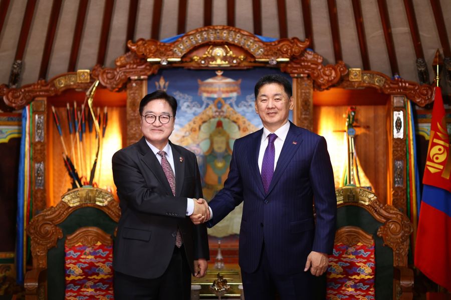 Speaker of the National Assembly of South Korea Pays Courtesy Call on President of Mongolia