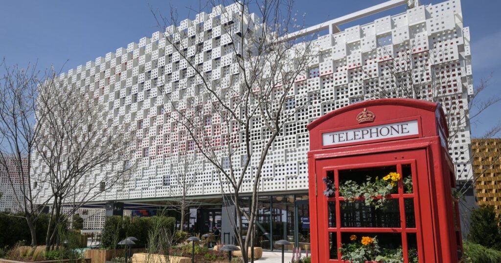 大阪万博、紙コップのアフタヌーンティーがSNSで拡散。英代表が食事についてのコメントを投稿 | ハフポスト NEWS 大阪万博、紙コップのアフタヌーンティーがSNSで拡散。英代表が食事についてのコメントを投稿 | ハフポスト NEWS