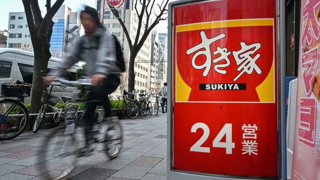 すき家全店閉鎖、虫やネズミ混入で対策実施