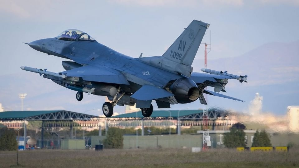 最初のポーランドの女性はF-16ファイターパイロットになります