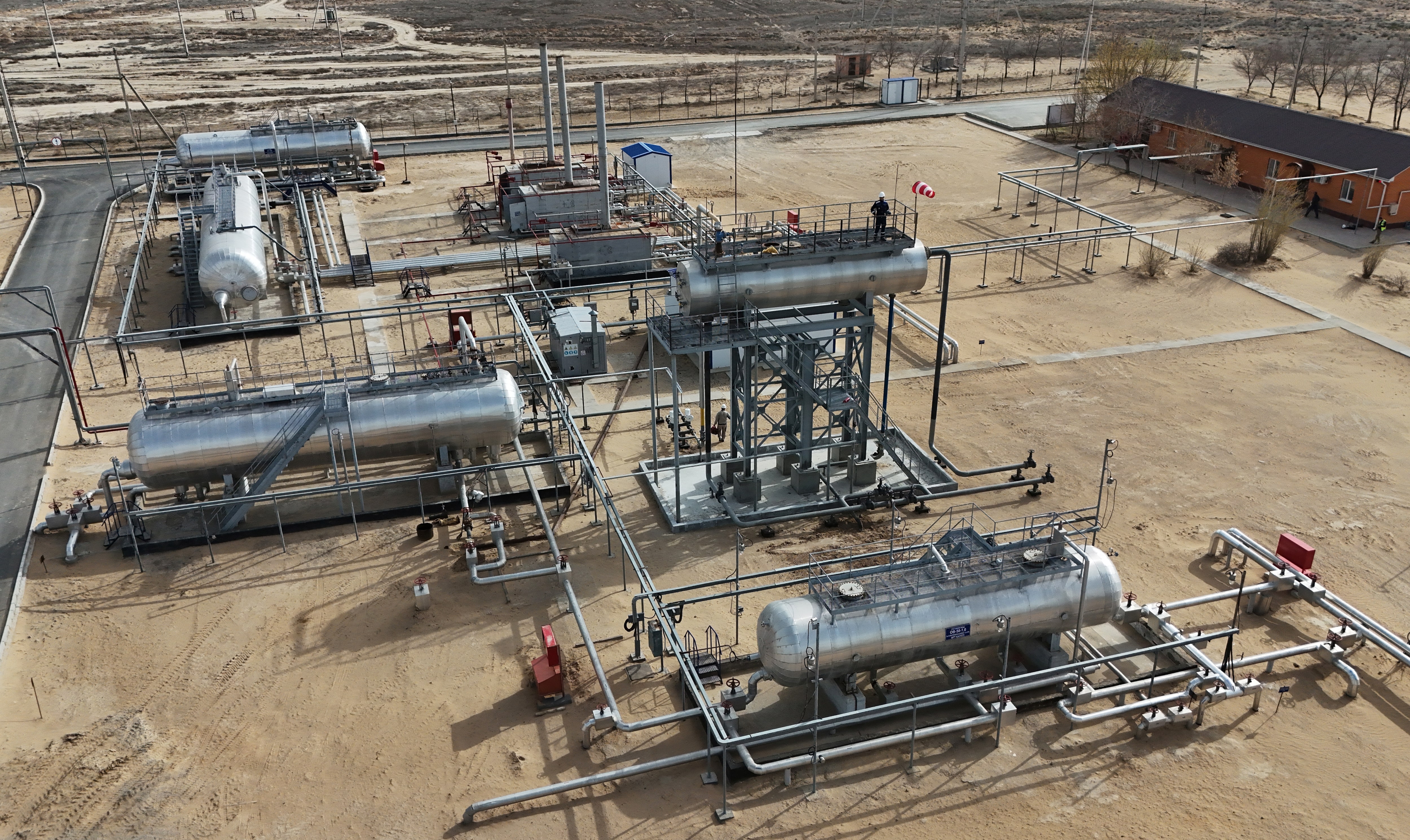 原油先物8%急落、中国の米関税に対する報復措置で