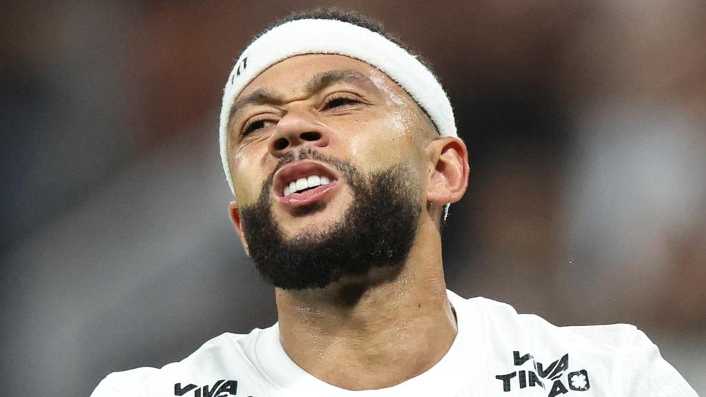 ボールの上に乗ったら、イエローカードだからな！王国ブラジルで”悪例”扱いされたデパイが反発「バカバカしい」 - ライブドアニュース - ライブドアニュース