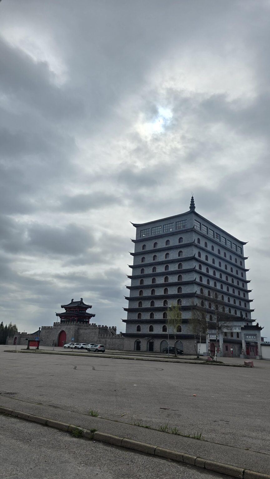E4にストックホルムに奇妙な中国の建物