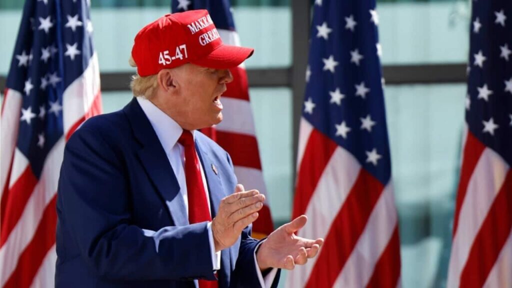トランプは中国の関税報復をock笑し、「彼らはそれを間違っていた、彼らはパニックにした」と言います