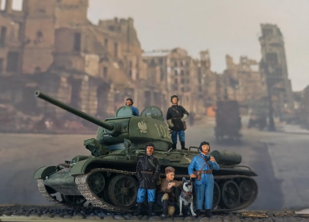 4人の戦車の男性と犬、czteraj pancerni i piesオマージュ