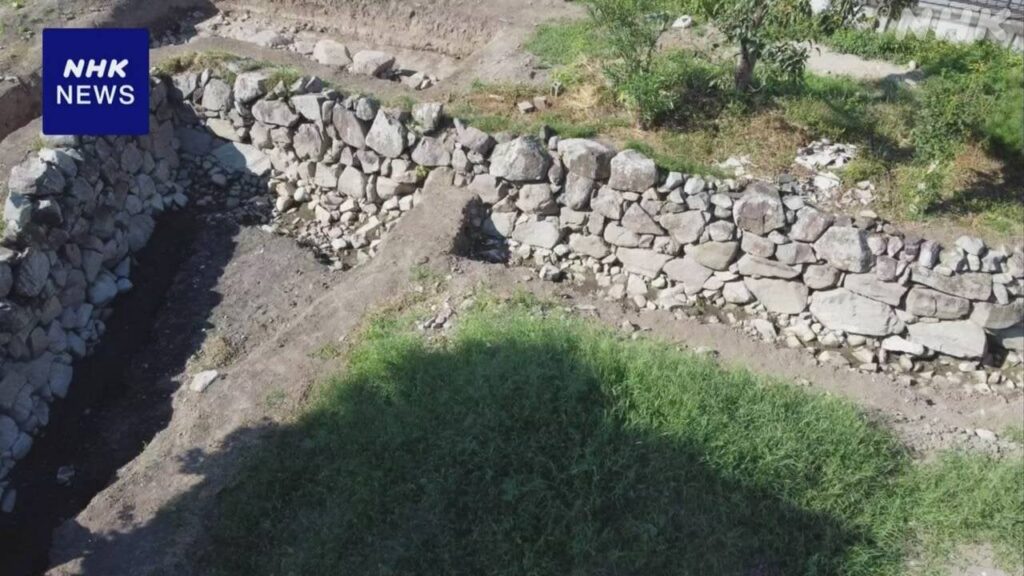 滋賀 湖岸から安土城の城下町のものとみられる石垣を発見