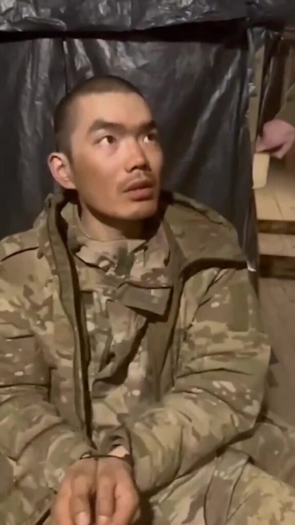 ウクライナのゼレンスキー大統領は、ウクライナ軍が複数の中国人兵士を捕らえたと言います
