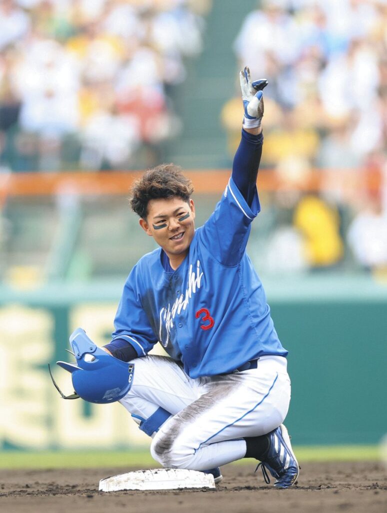 阪神―中日　４回表、右翼線二塁打を放ちポーズをとる中日・高橋周平