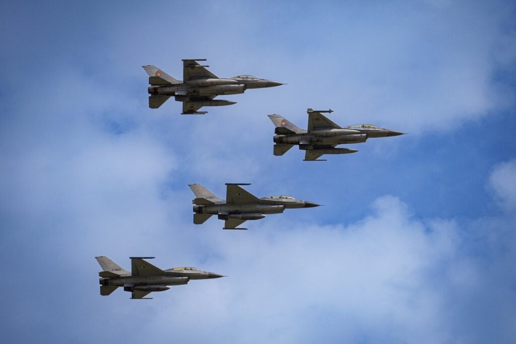 NATOの戦闘機は、長距離のロシアのストライキの後にスクランブルしました