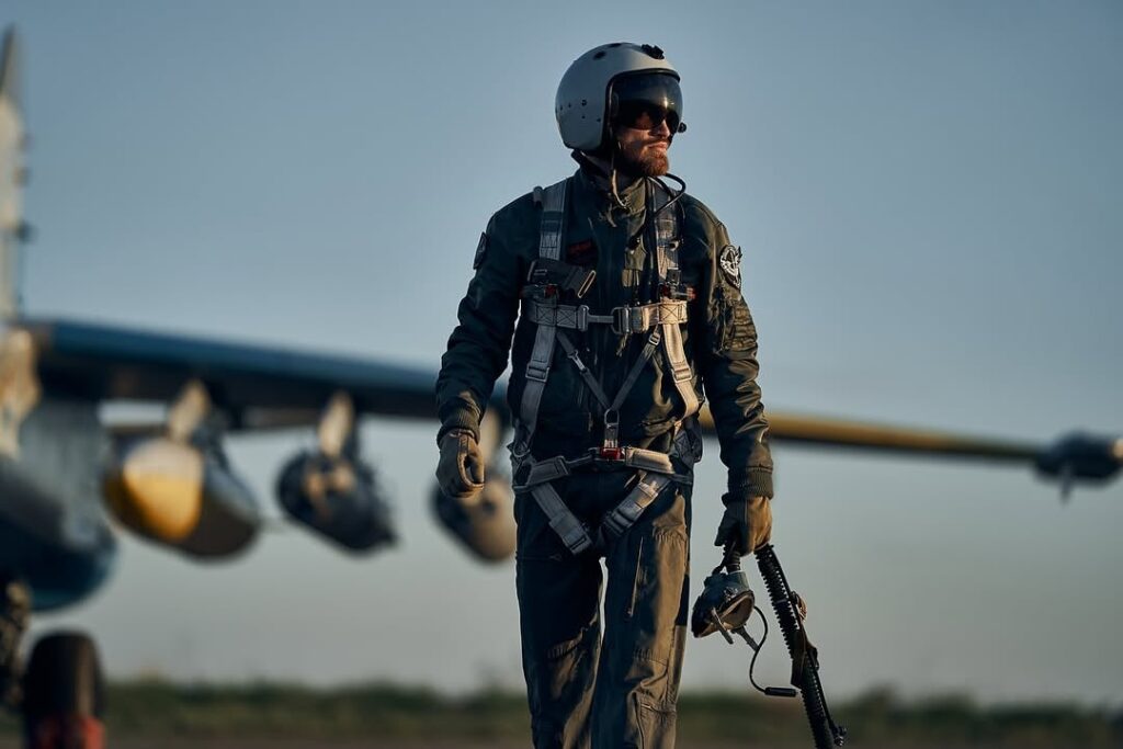 写真家リーバーは、Fallen F-16パイロットPavel Ivanovの写真を共有しました