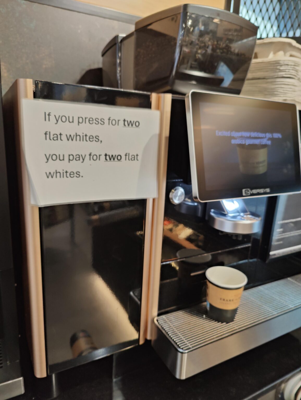 セントラのコーヒーマシンからの受動的な攻撃的なサスの雄大なレベル