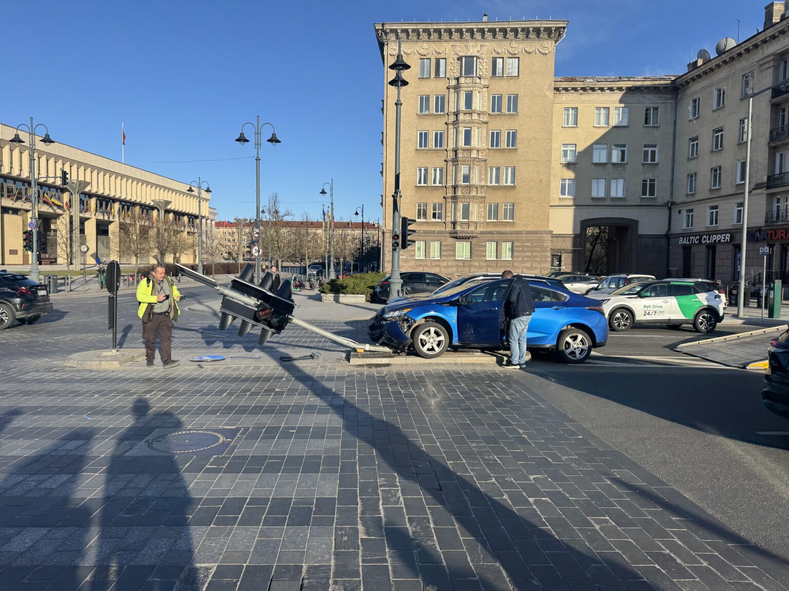 あなたは言うことができます…誰かが赤い光を運転しました