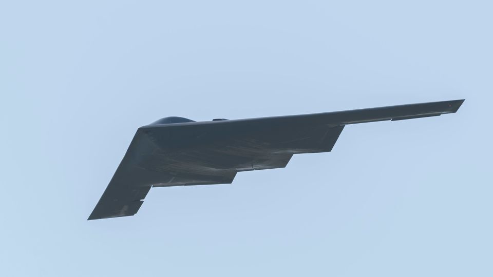 米ミズーリ州上空を飛行するＢ２爆撃機。２０２４年の資料写真/Tech. Sgt. Anthony Hetlage/U.S. Air Force