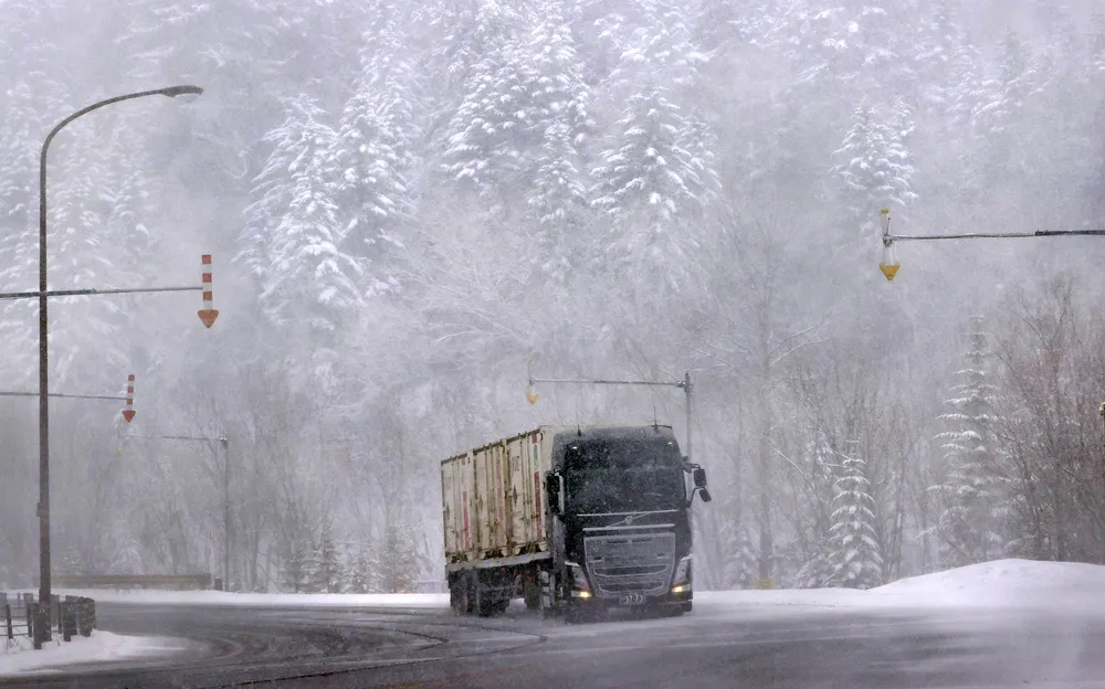 北海道内、全道的に強い雨風 オホーツク海側などで雪も - 北海道新聞デジタル