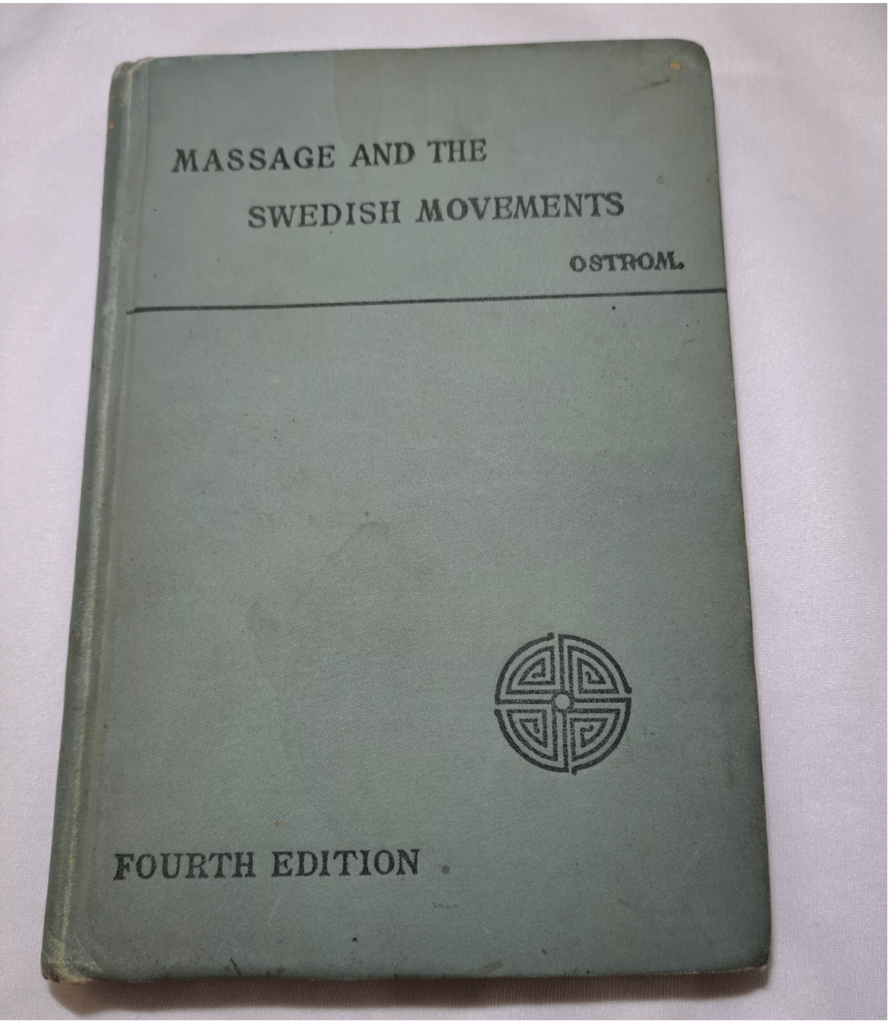 私はアメリカのマッサージ学生であり、私の偉大なgreat祖父が1899年にこの本を書いたことを知ったばかりです。そのシンボルが表紙にあるものを学ぶのを手伝ってくれませんか？