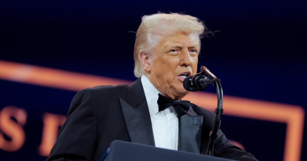 トランプは「私が何をしているのか知っている」と彼の関税が虐殺を解き放つと主張する