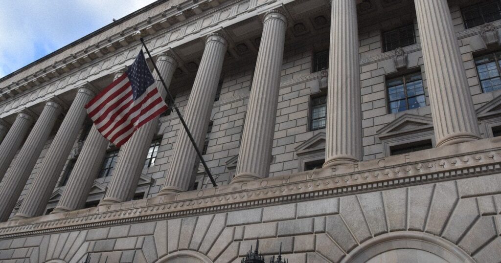 米GDP3年ぶりのマイナス、0.3％減 駆け込み需要影響 1～3月期