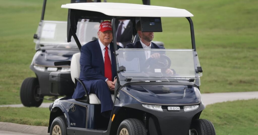 トランプは、米軍の遺体の威厳のある移籍をめぐってゴルフディナーを選ぶ