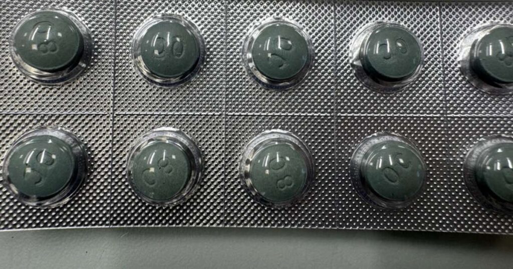 錠剤は偽のオキシコンチン錠であることが判明し、新しい危険な薬が含まれていました