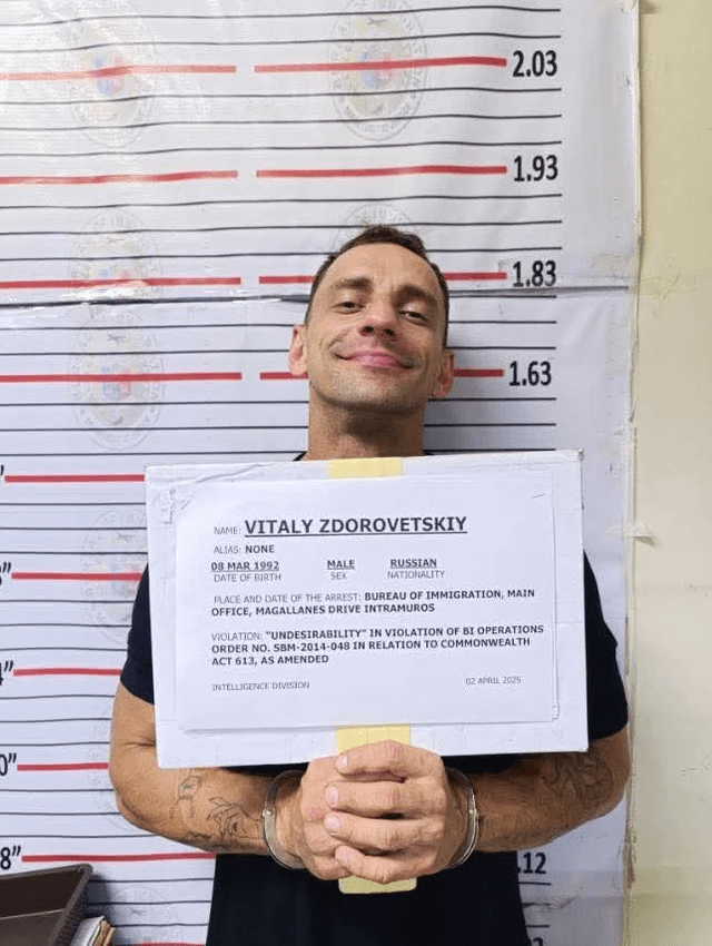 フィリピンで逮捕された：ロシアのコンテンツクリエーターVitaly Zdorovetskiy、Ruzzian Draft Dodgerは、Johnny Somaliタイプのコンテンツを生産したとして逮捕されました。彼は、オンラインの影響力と内容のために、他の虐待的な行為の中で、罪のない警備員の首相を攻撃し、攻撃しました。
