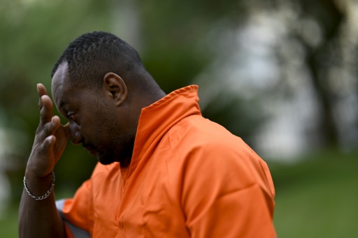 Brazil binman finds newborn baby on garbage route