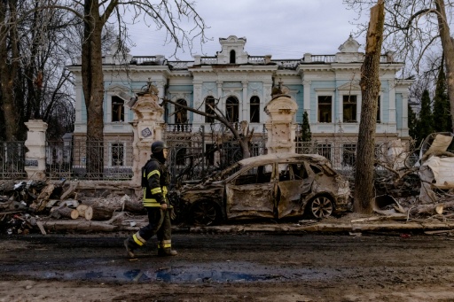 Zelensky urges Trump to visit Ukraine to see war devastation-- CBS